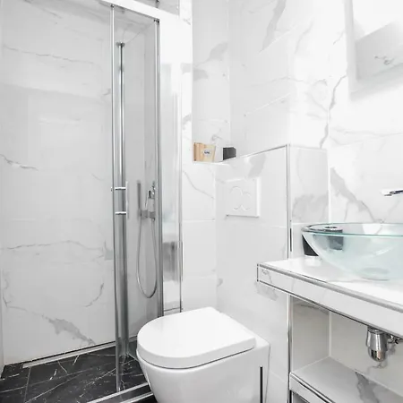 Luxe, Avenue Foch Apartment *