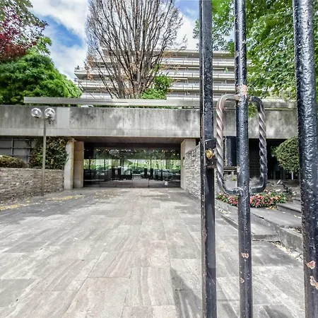 Luxe, Avenue Foch Apartment